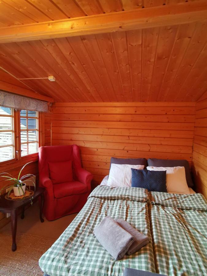 Timber Cottages With Jacuzzi And Sauna Near Lake Vaenern كارلستاد المظهر الخارجي الصورة
