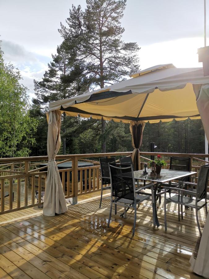 Timber Cottages With Jacuzzi And Sauna Near Lake Vaenern كارلستاد المظهر الخارجي الصورة