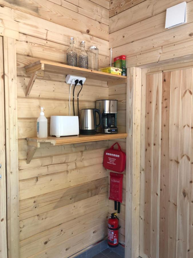 Timber Cottages With Jacuzzi And Sauna Near Lake Vaenern كارلستاد المظهر الخارجي الصورة