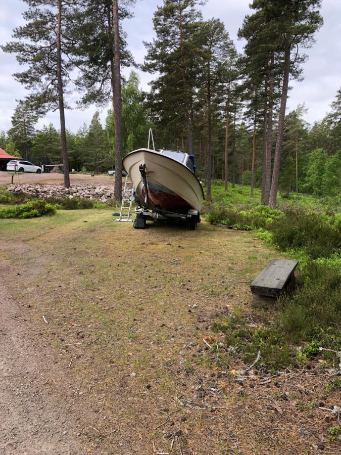 Timber Cottages With Jacuzzi And Sauna Near Lake Vaenern كارلستاد المظهر الخارجي الصورة
