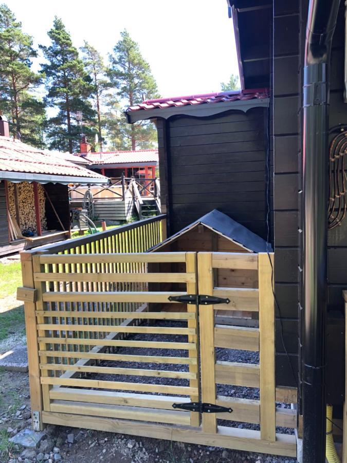 Timber Cottages With Jacuzzi And Sauna Near Lake Vaenern كارلستاد المظهر الخارجي الصورة