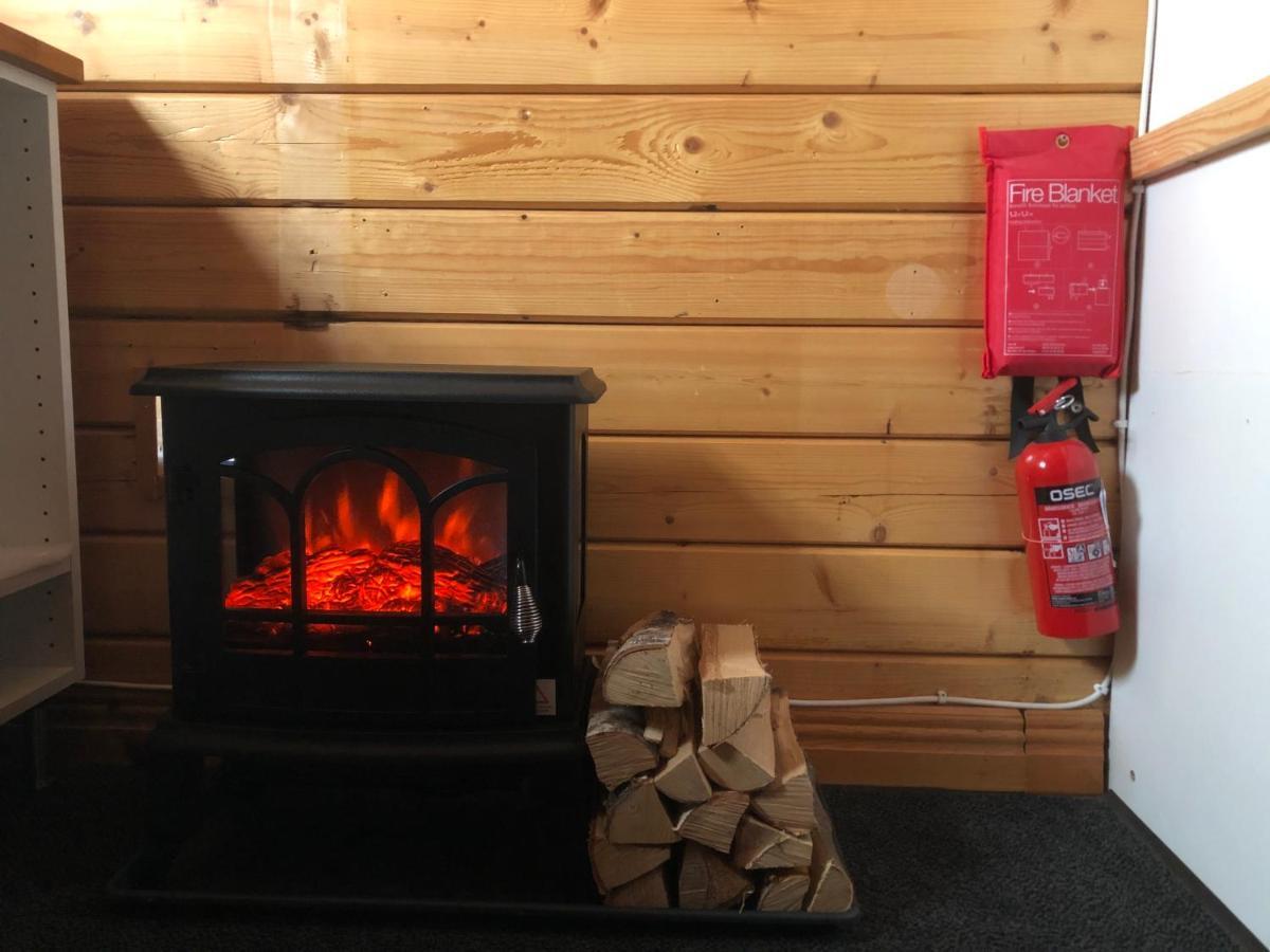 Timber Cottages With Jacuzzi And Sauna Near Lake Vaenern كارلستاد المظهر الخارجي الصورة