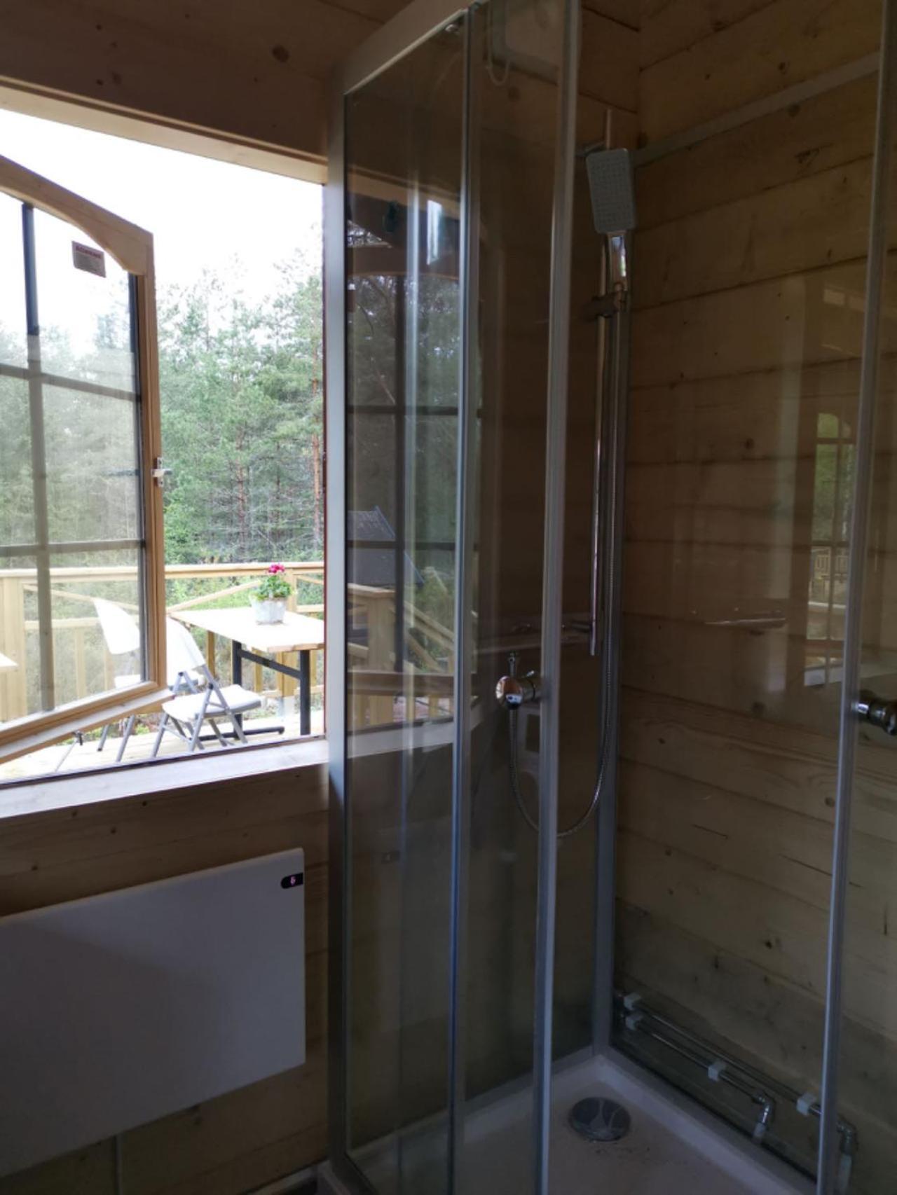 Timber Cottages With Jacuzzi And Sauna Near Lake Vaenern كارلستاد المظهر الخارجي الصورة