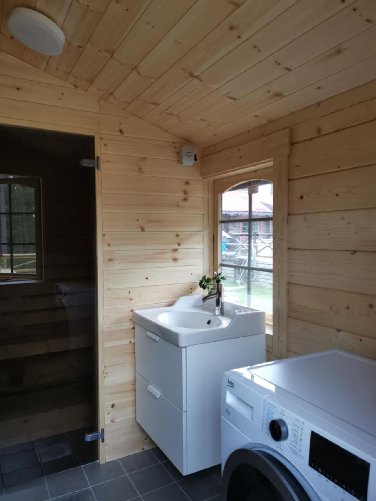 Timber Cottages With Jacuzzi And Sauna Near Lake Vaenern كارلستاد المظهر الخارجي الصورة